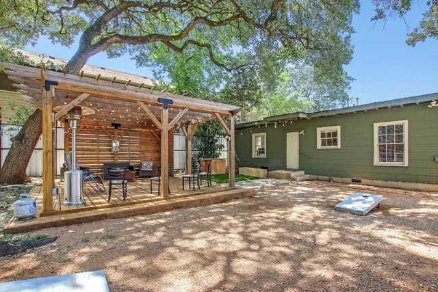 $950,000 | 1215 West Mary Street, Austin, TX 78704