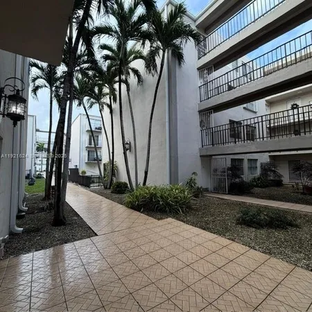 $2,150 | 5501 Northwest 7th Street, Unit E301, Miami, FL 33126