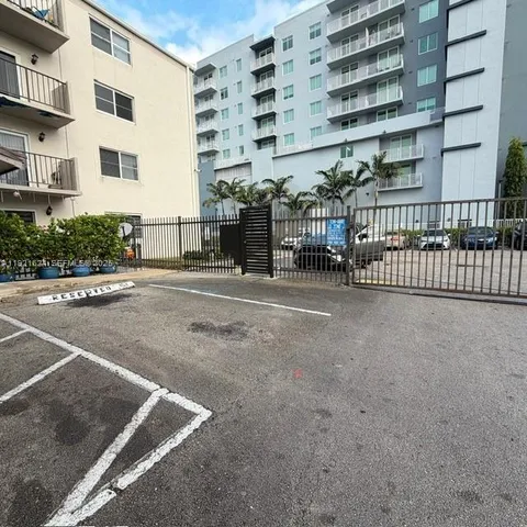 $2,250 | 5501 Northwest 7th Street, Unit E301, Miami, FL 33126