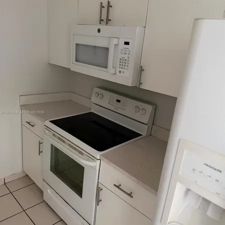 $2,150 | 5501 Northwest 7th Street, Unit E301, Miami, FL 33126