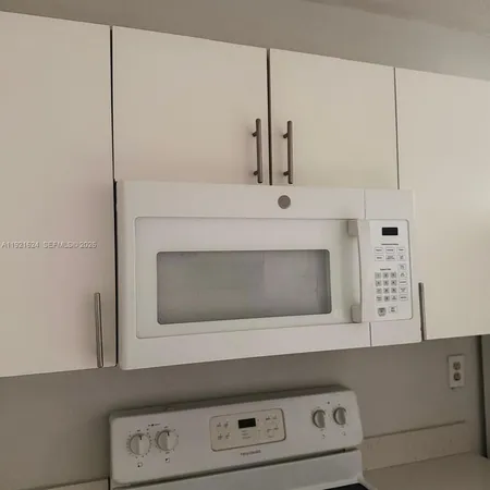 $2,150 | 5501 Northwest 7th Street, Unit E301, Miami, FL 33126