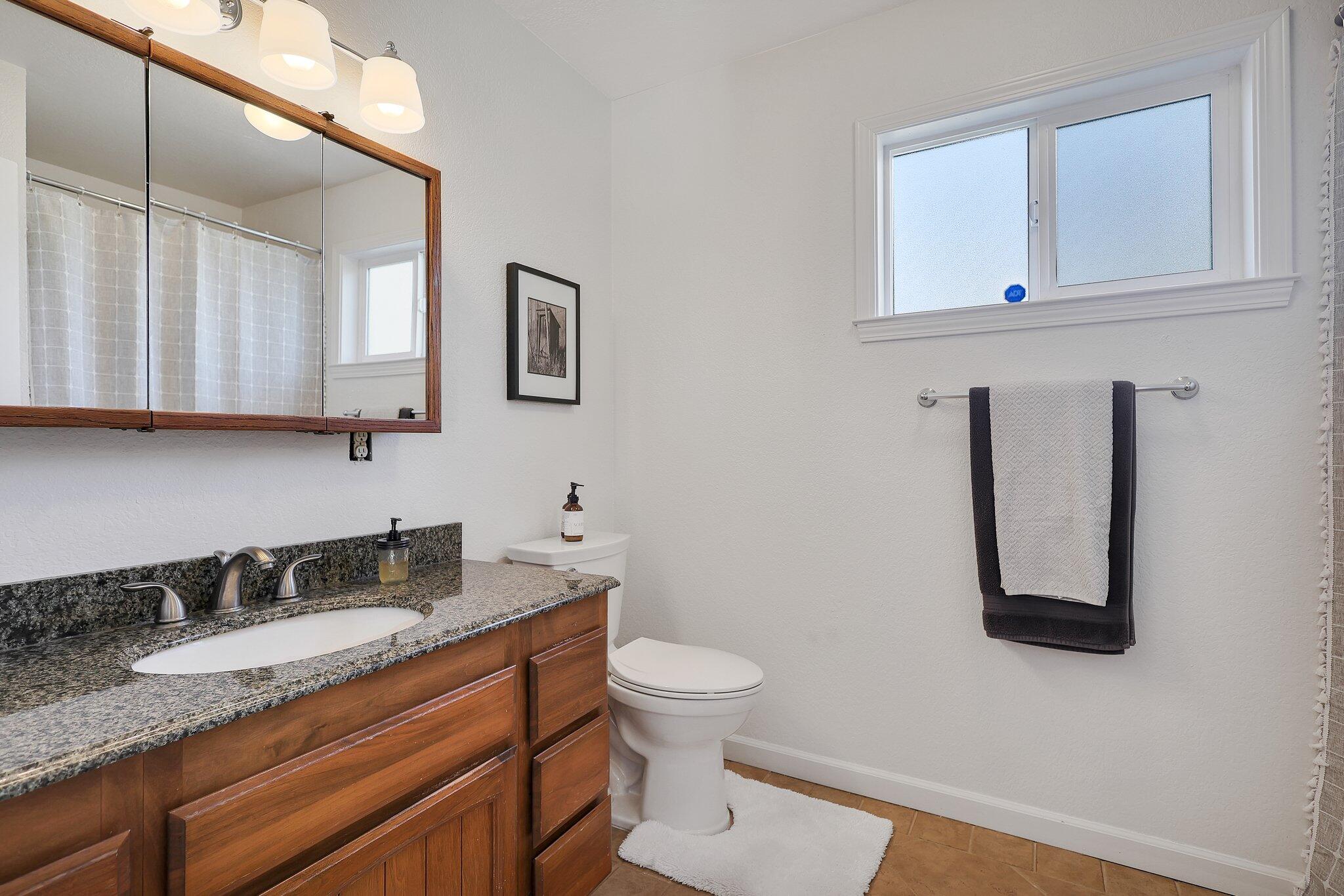 10077 Rd Runner Way Redding, CA 96003 - Photo 11 of 34 16-web-or-mls-LZ0A0141