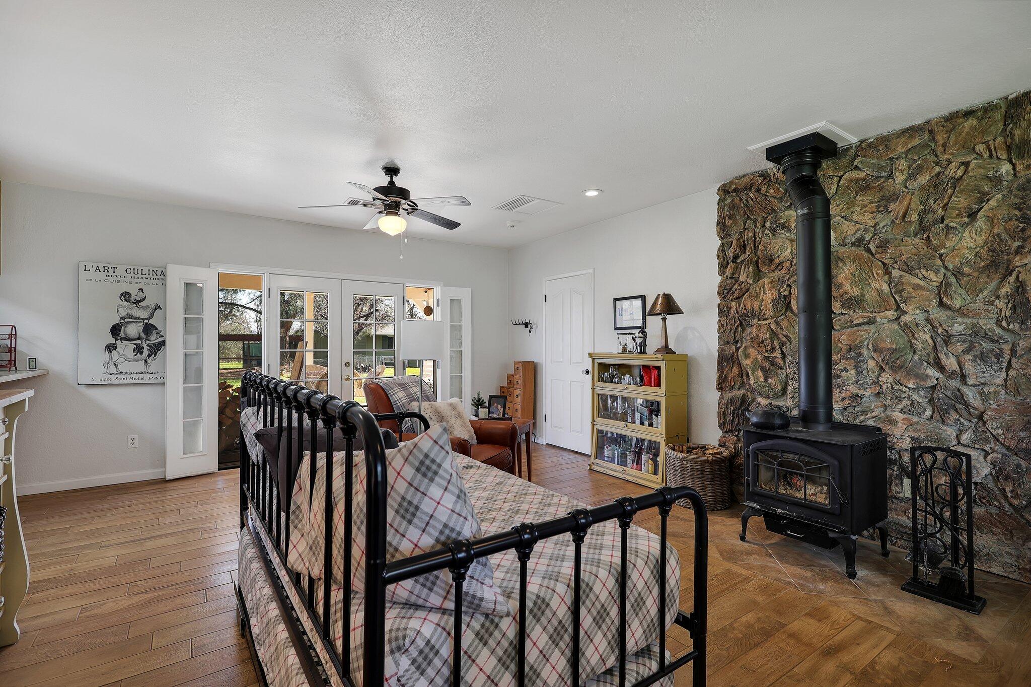 10077 Rd Runner Way Redding, CA 96003 - Photo 18 of 34 18-web-or-mls-LZ0A0161