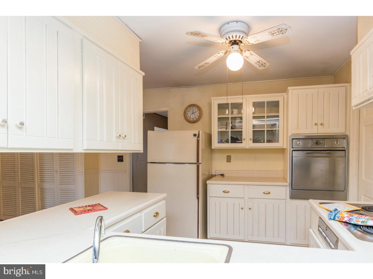 126 Terrace Road Levittown, PA 19056 - Photo 4 of 22