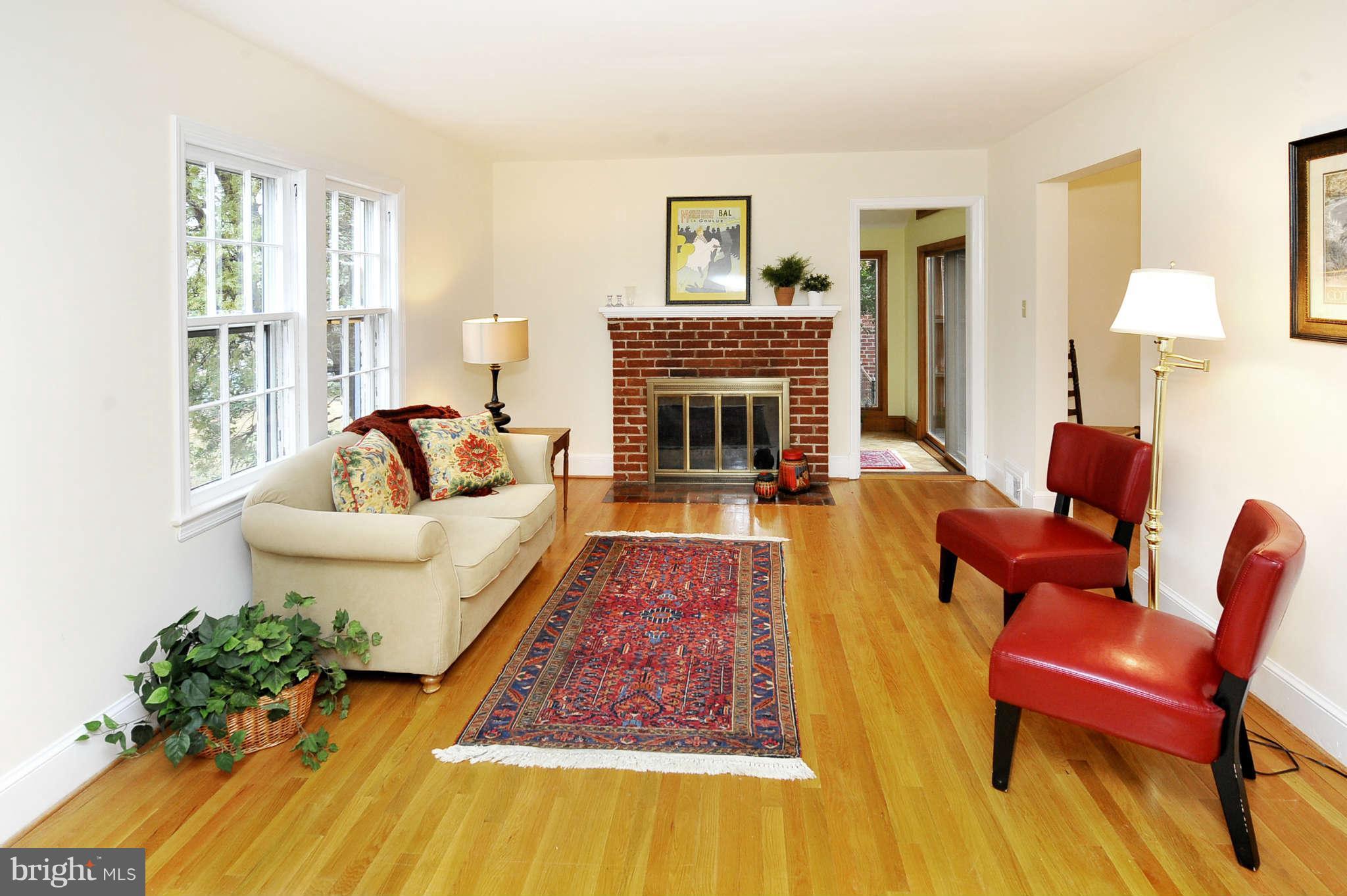 6 Franklin Avenue Silver Spring, MD 20901 - Photo 2 of 23 Living Room