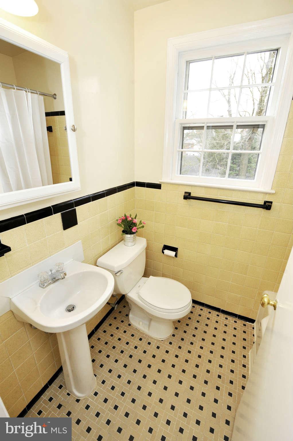 6 Franklin Avenue Silver Spring, MD 20901 - Photo 11 of 23 Bath