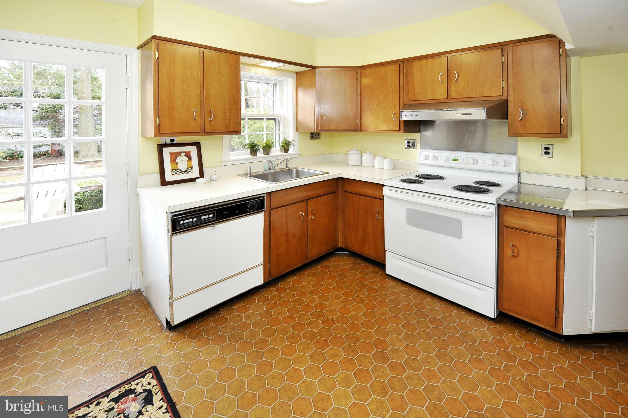 6 Franklin Avenue Silver Spring, MD 20901 - Photo 5 of 23 Kitchen