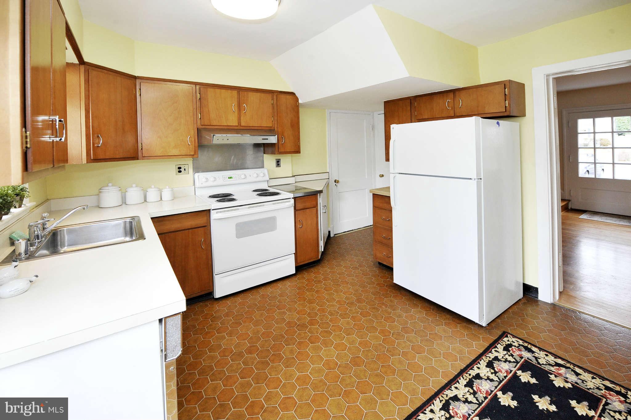 6 Franklin Avenue Silver Spring, MD 20901 - Photo 6 of 23 Kitchen
