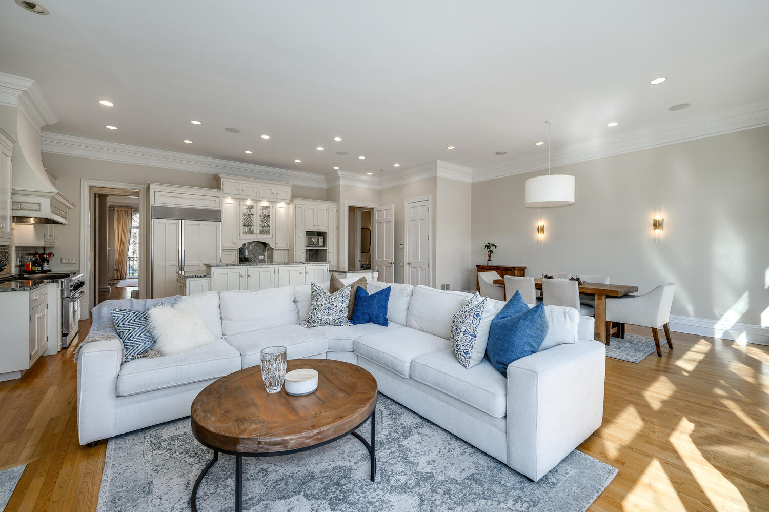1833 North Howe Street Chicago, IL 60614 - Photo 17 of 41 a living room with furniture kitchen and a view of kitchen