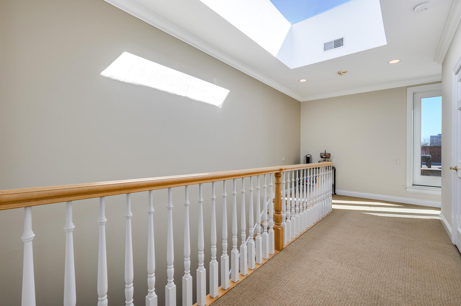 1833 North Howe Street Chicago, IL 60614 - Photo 18 of 41 a view of a hallway