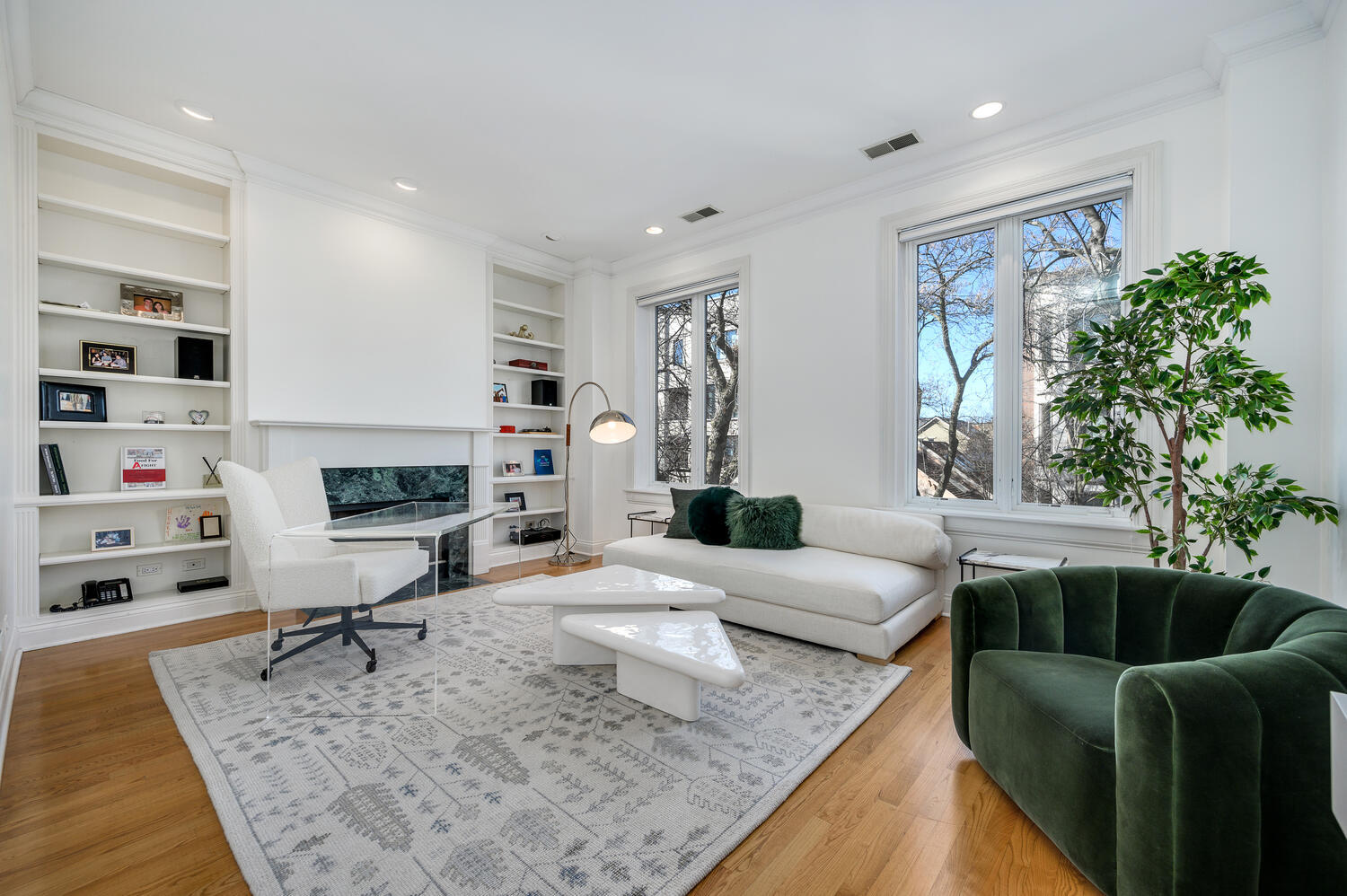 1833 North Howe Street Chicago, IL 60614 - Photo 23 of 41 a living room with furniture and a couch