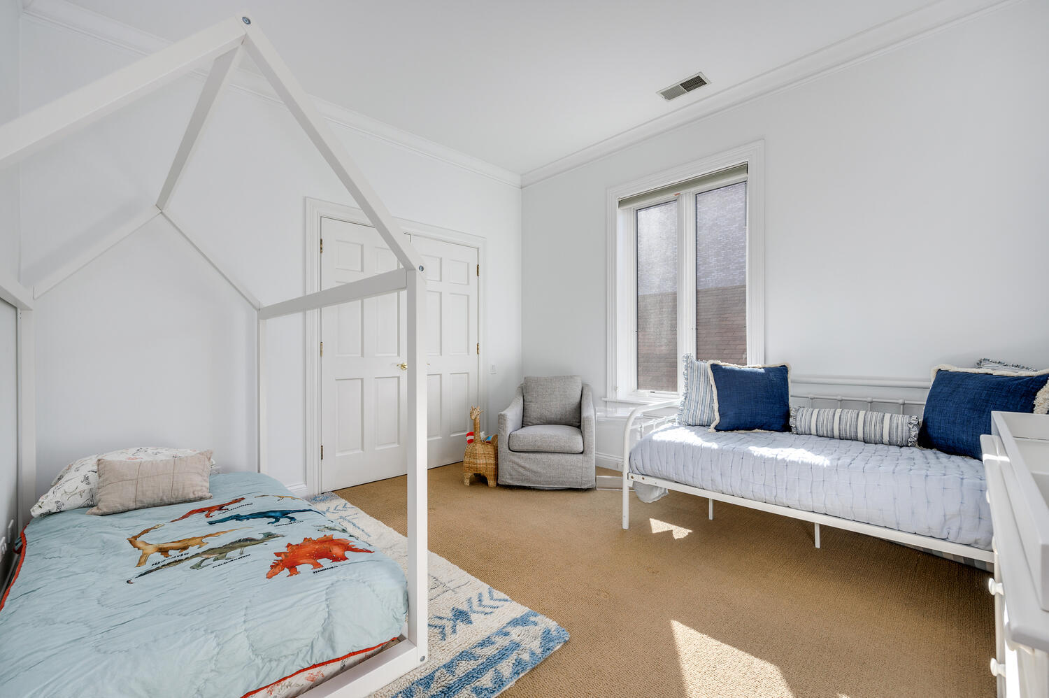 1833 North Howe Street Chicago, IL 60614 - Photo 24 of 41 a bedroom with a bed and a couch