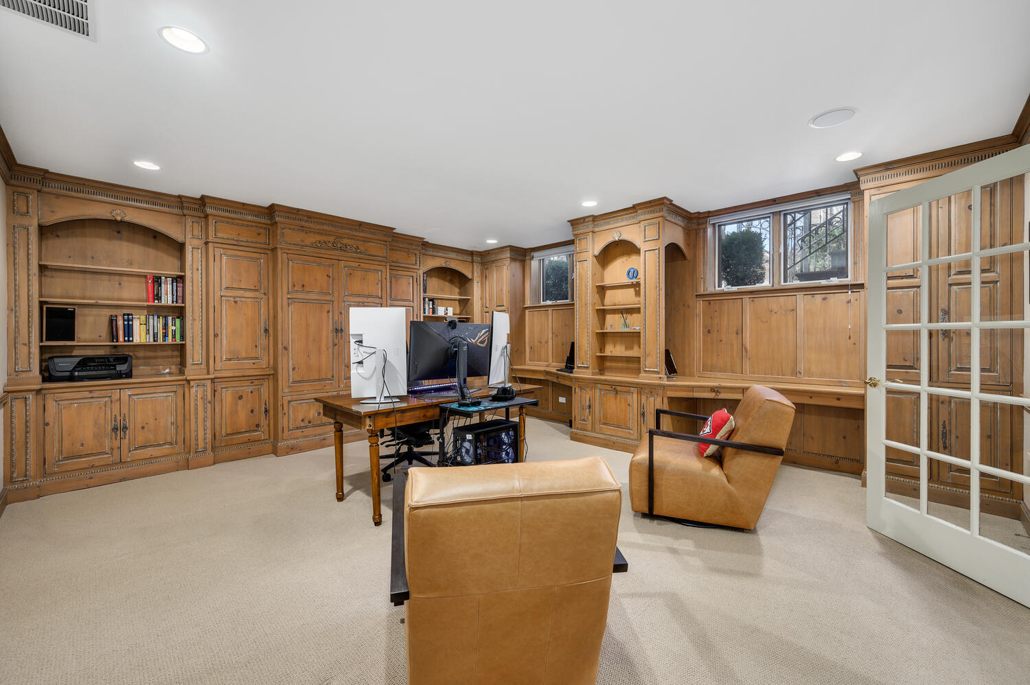 1833 North Howe Street Chicago, IL 60614 - Photo 32 of 41 a view of a livingroom with workspace and a couch