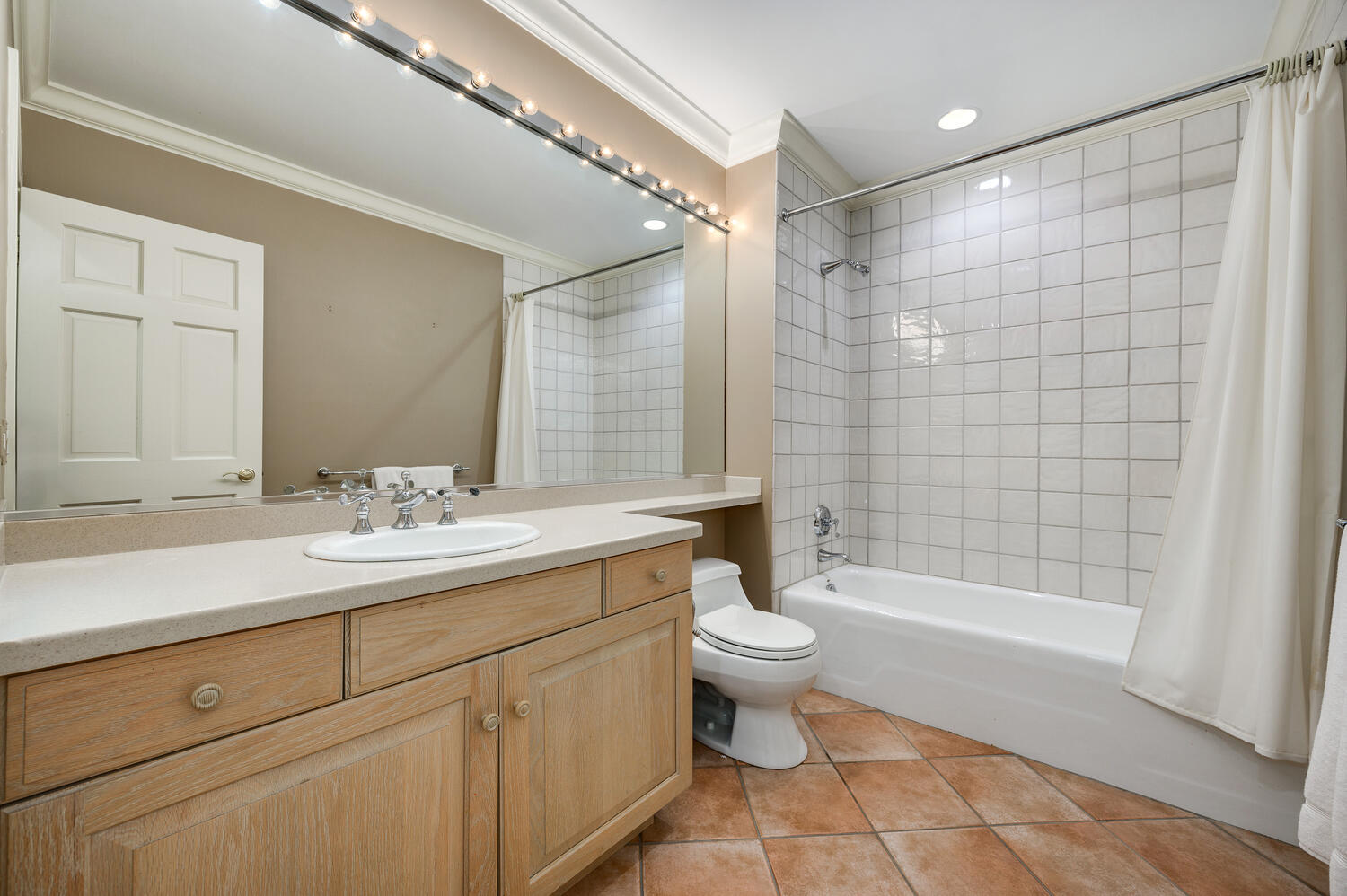 1833 North Howe Street Chicago, IL 60614 - Photo 37 of 41 a bathroom with a sink a toilet and shower