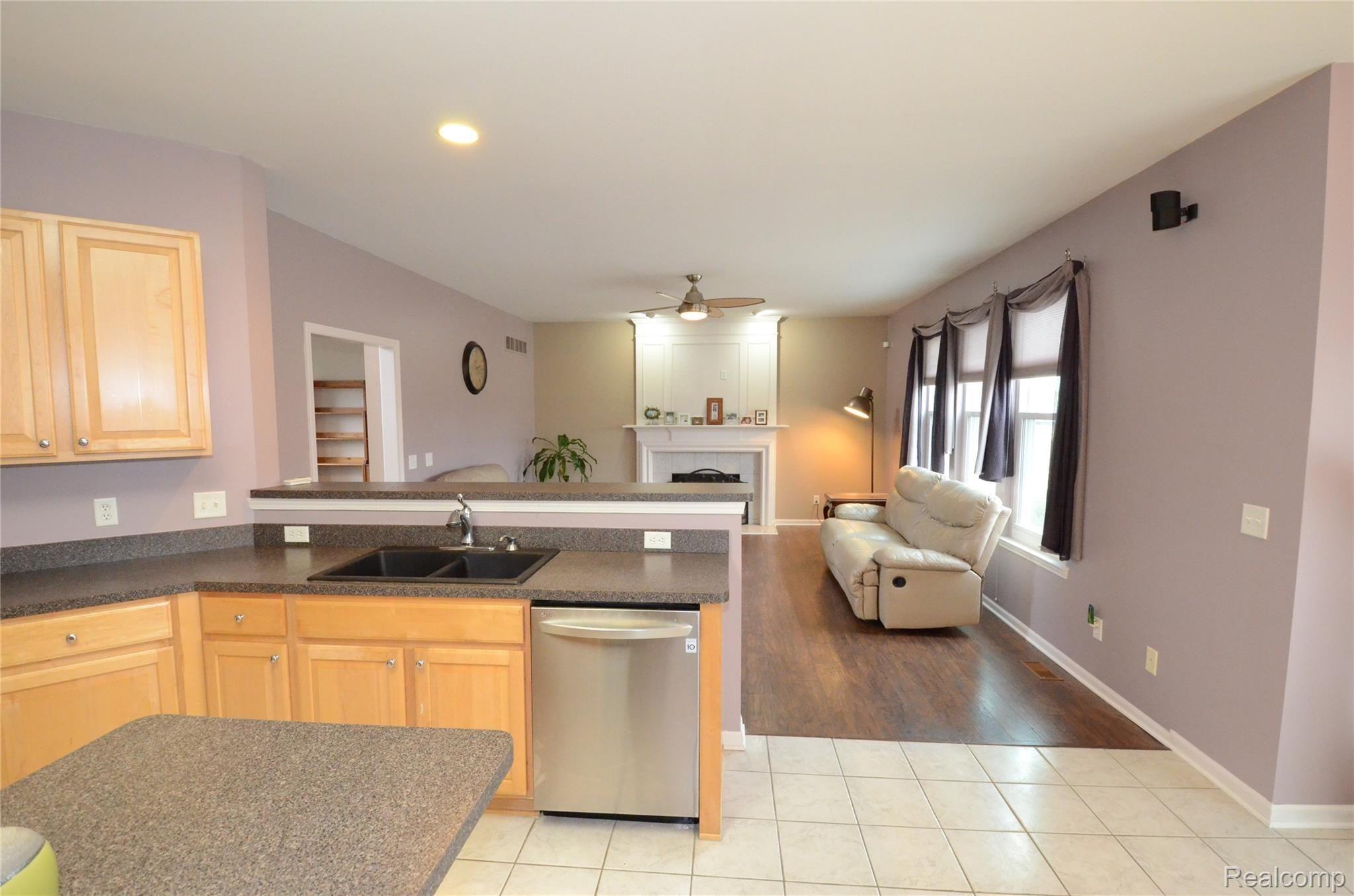 49301 Rockefeller Drive Canton, MI 48188 - Photo 30 of 58 DSC_9912.JPG