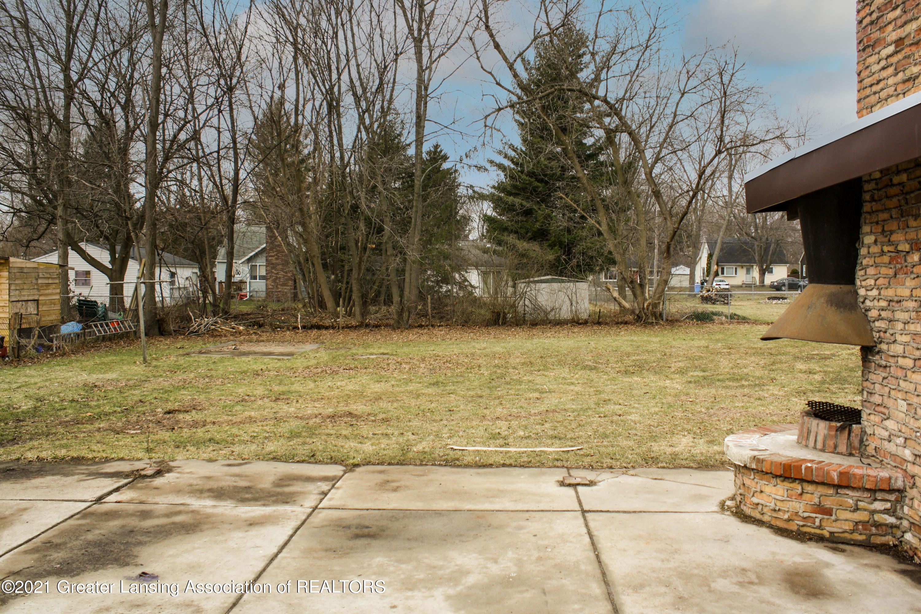 6040 Hughes Road Lansing, MI 48911 - Photo 21 of 23 Patio