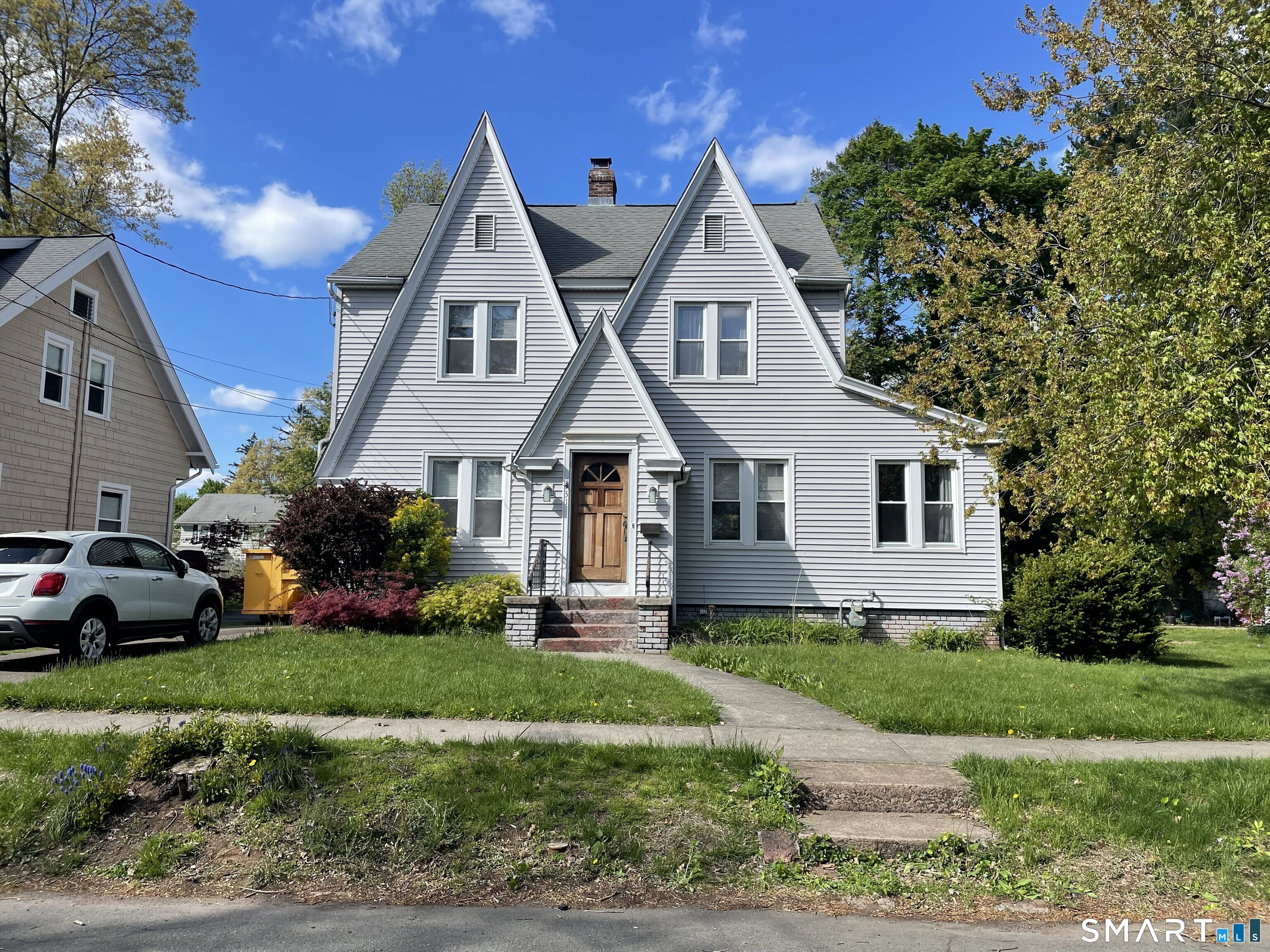 31 Elihu Street Hamden, CT 06517 - Photo 1 of 11 a front view of a house with a yard