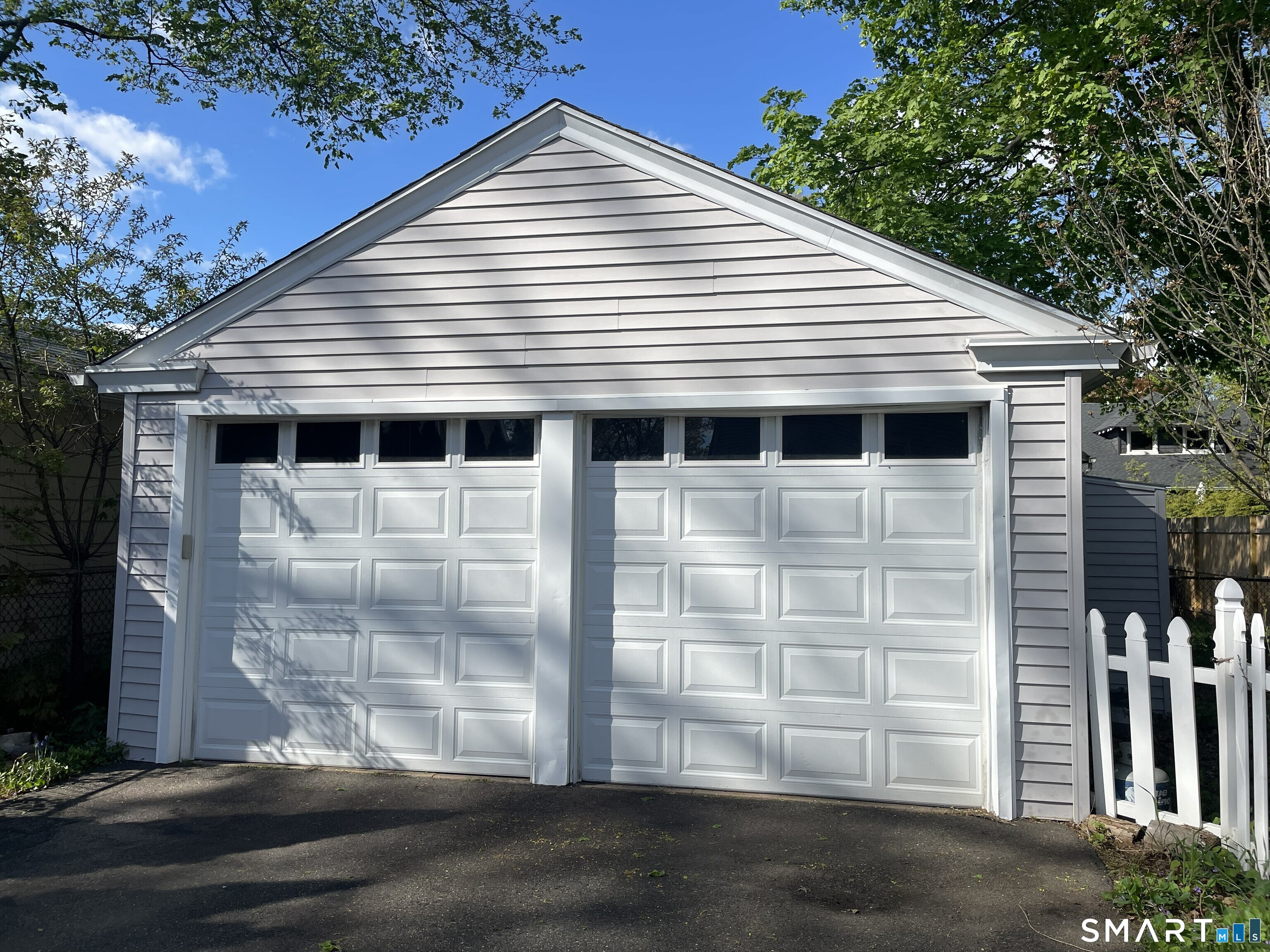 31 Elihu Street Hamden, CT 06517 - Photo 10 of 11 a view of a house with a wooden fence