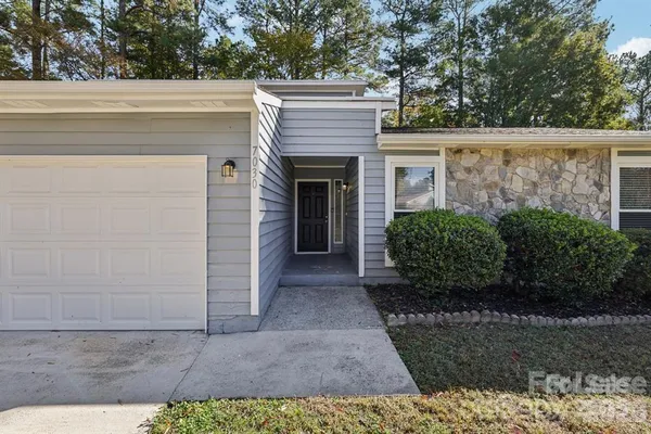 $2,500 | 7030 Huntsmaster Drive, Charlotte, NC 28277