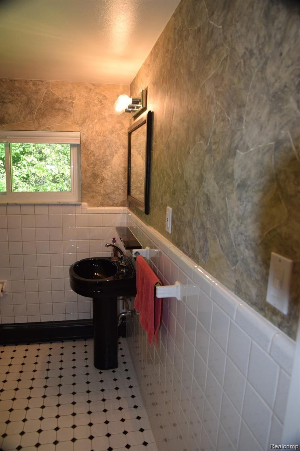 739 Wilwood Road Rochester, MI 48309 - Photo 49 of 99 KitchenBath (1).jpeg
