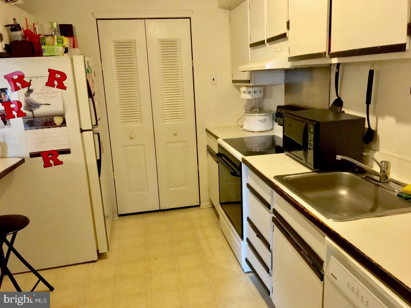 1801 Laurel Road, Unit 1005 Lindenwold, NJ 08021 - Photo 3 of 4