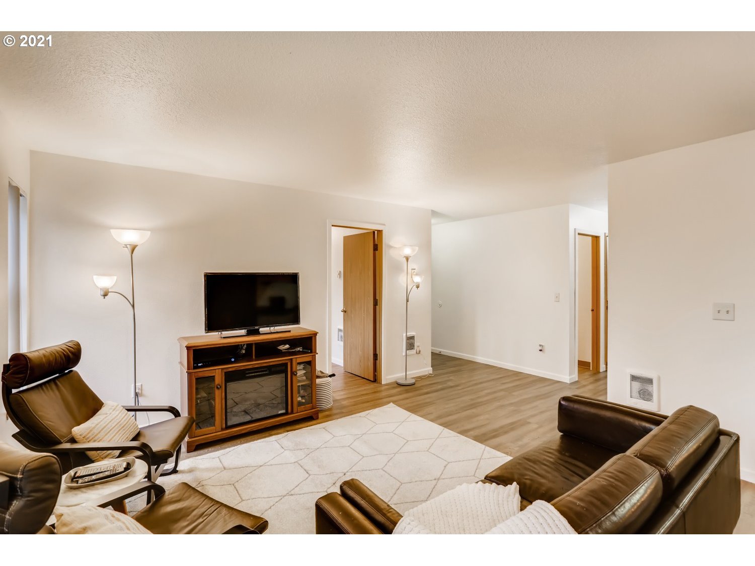 10640 Southwest Davies Road, Unit 21 Beaverton, OR 97008 - Photo 8 of 28 Gallery Image 8