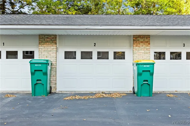 $185,000 | 7 Woodbrook Drive, Unit 3, East Aurora, NY 14052