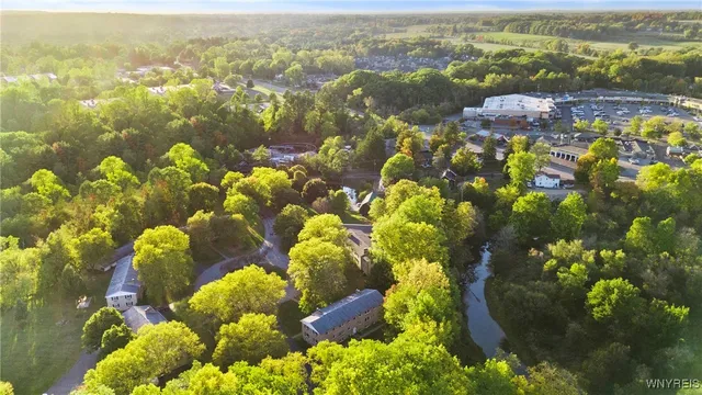 $185,000 | 7 Woodbrook Drive, Unit 3, East Aurora, NY 14052