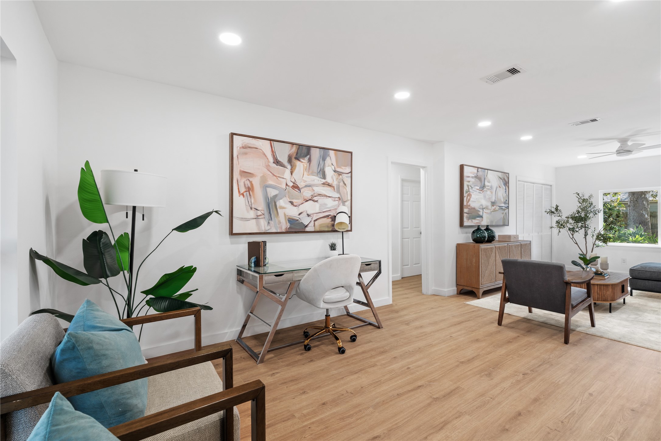 4427 Sanford Road Houston, TX 77035 - Photo 15 of 28 a living room with furniture and a potted plant