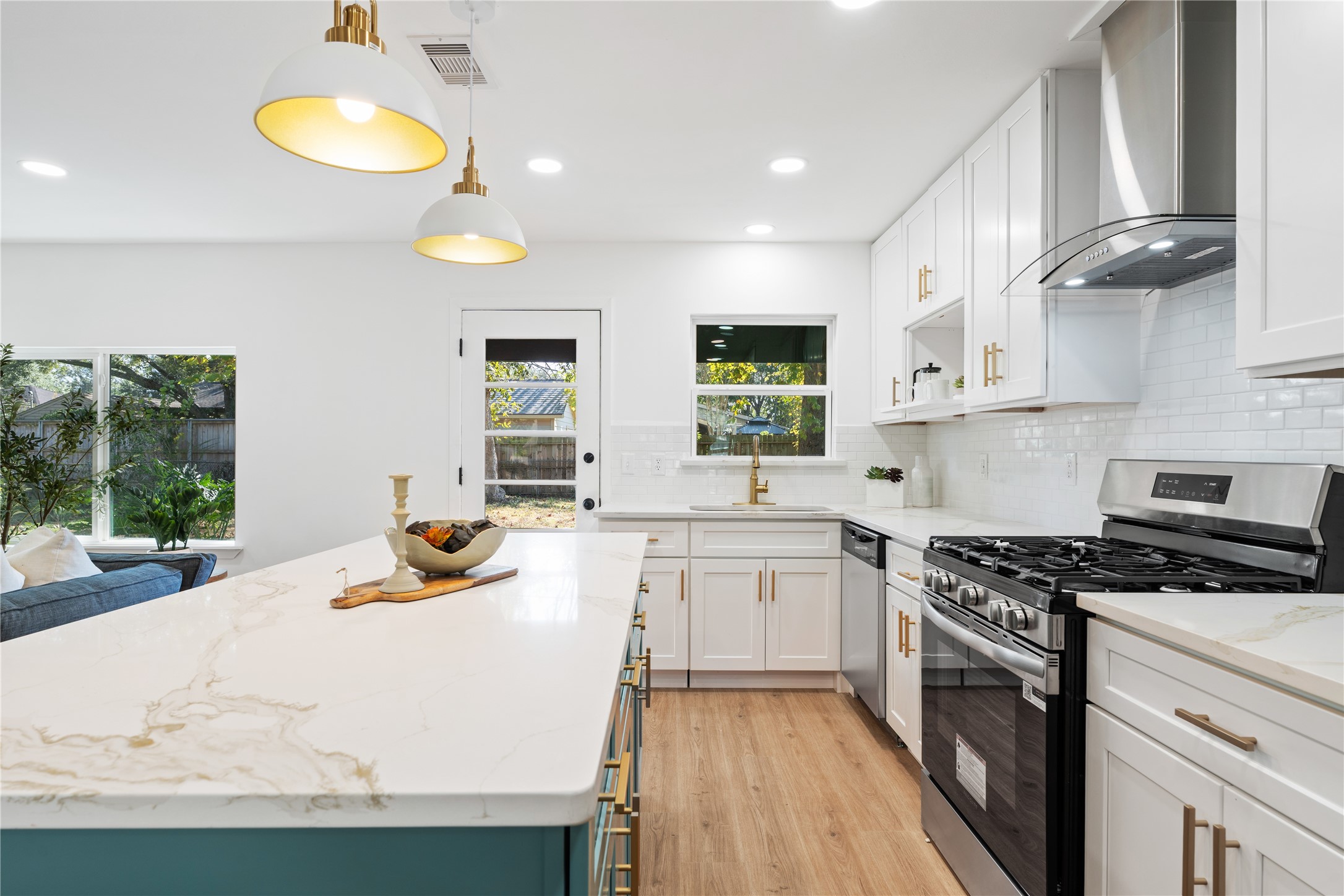 4427 Sanford Road Houston, TX 77035 - Photo 6 of 28 a kitchen with cabinets and appliances