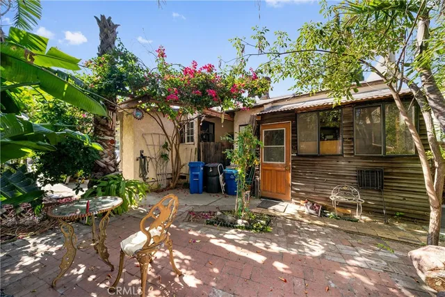 $1,199,000 | 11170 Burbank Boulevard, North Hollywood, CA 91601