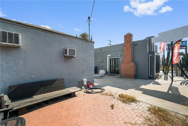 $1,199,000 | 11170 Burbank Boulevard, North Hollywood, CA 91601