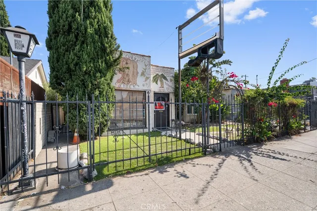 $1,199,000 | 11170 Burbank Boulevard, North Hollywood, CA 91601