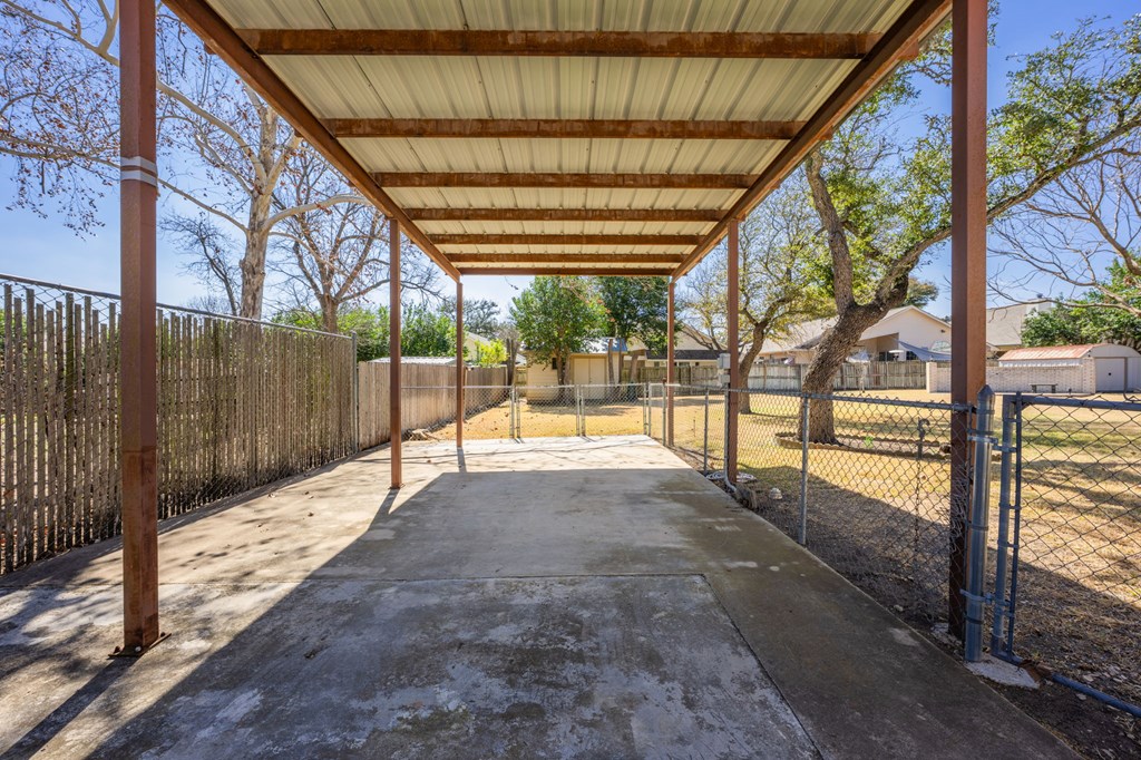613 Harper Road Kerrville, TX 78028 - Photo 27 of 33