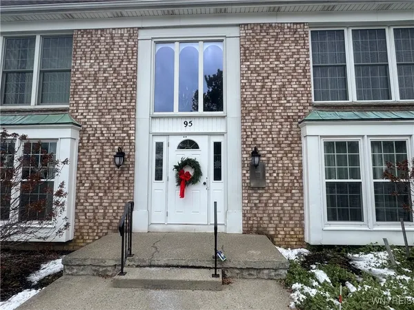 $1,600 | 95 Carriage Drive, Unit 7, Orchard Park, NY 14127