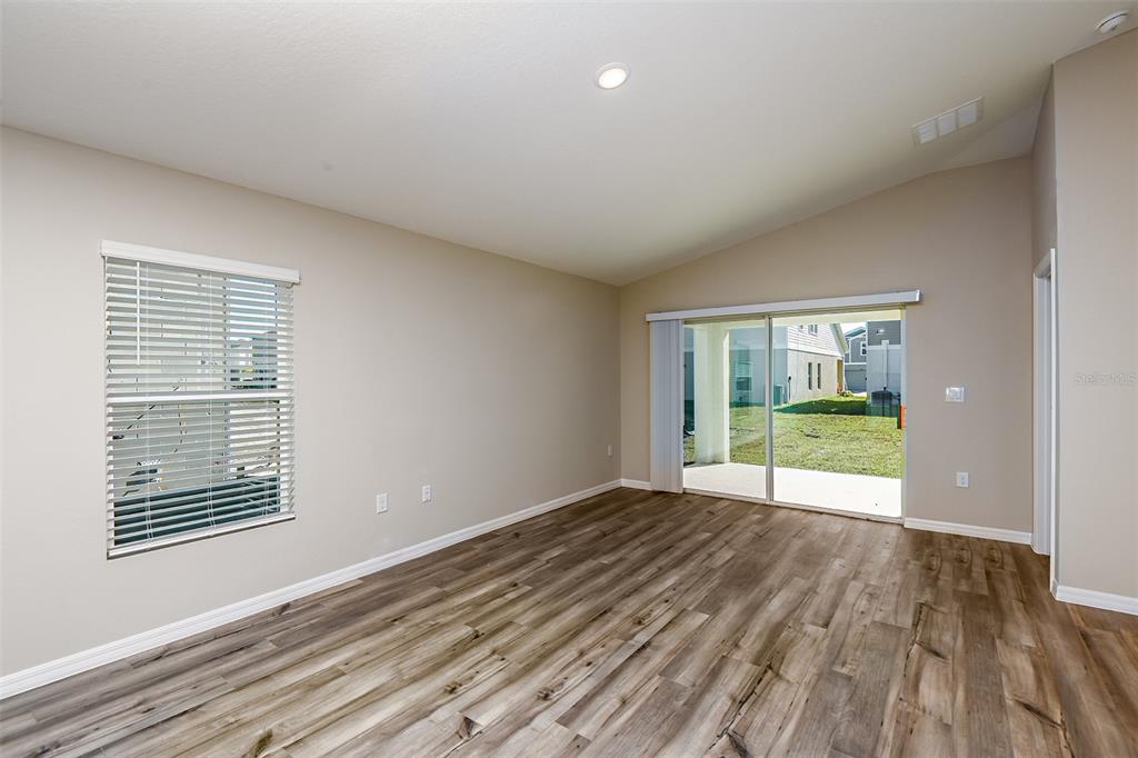 15249 Maude Lndg Loop Wimauma, FL 33598 - Photo 8 of 18