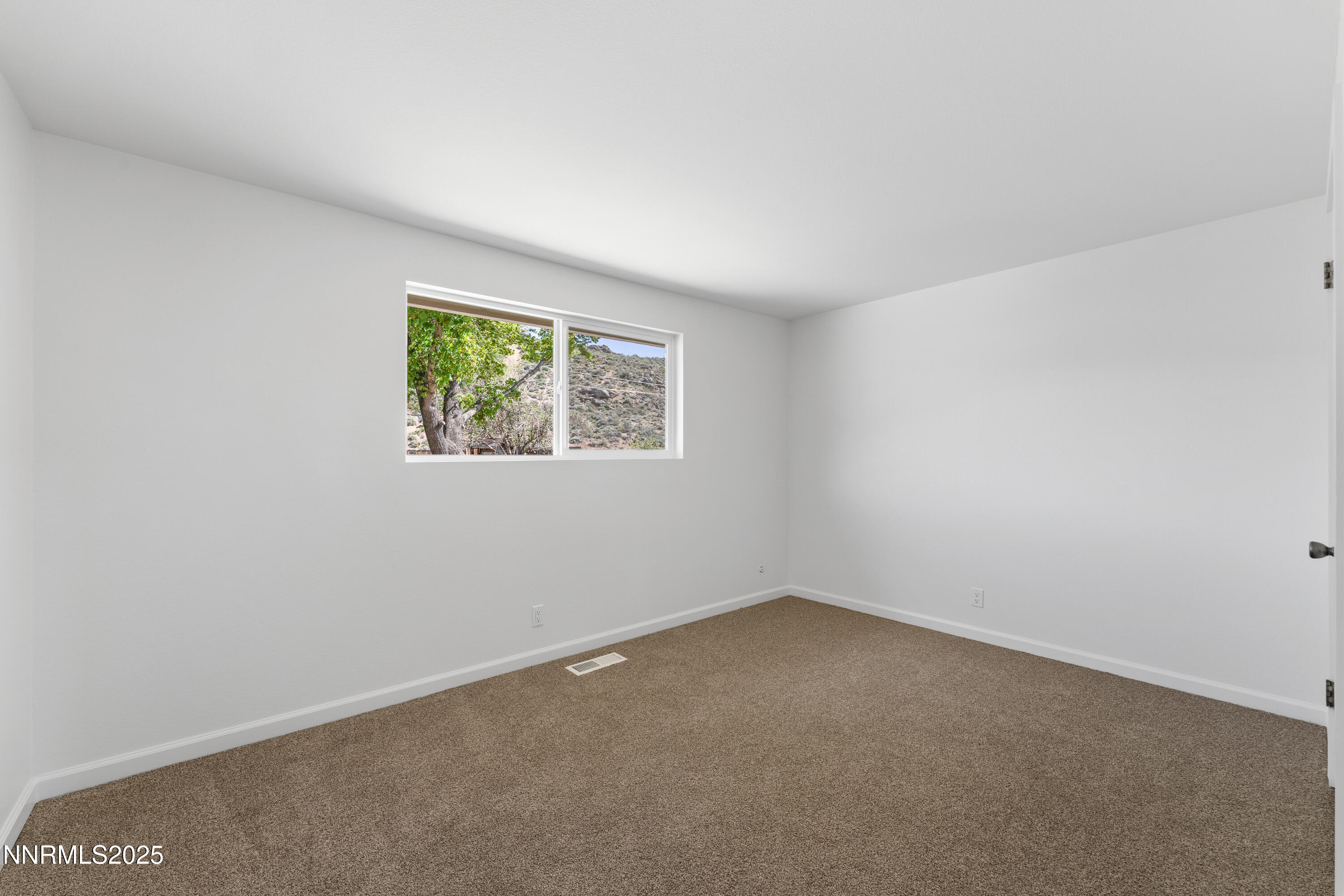 9240 Fremont Way Reno, NV 89506 - Photo 16 of 39 17-9240 Fremont Way Reno NV 89506-18