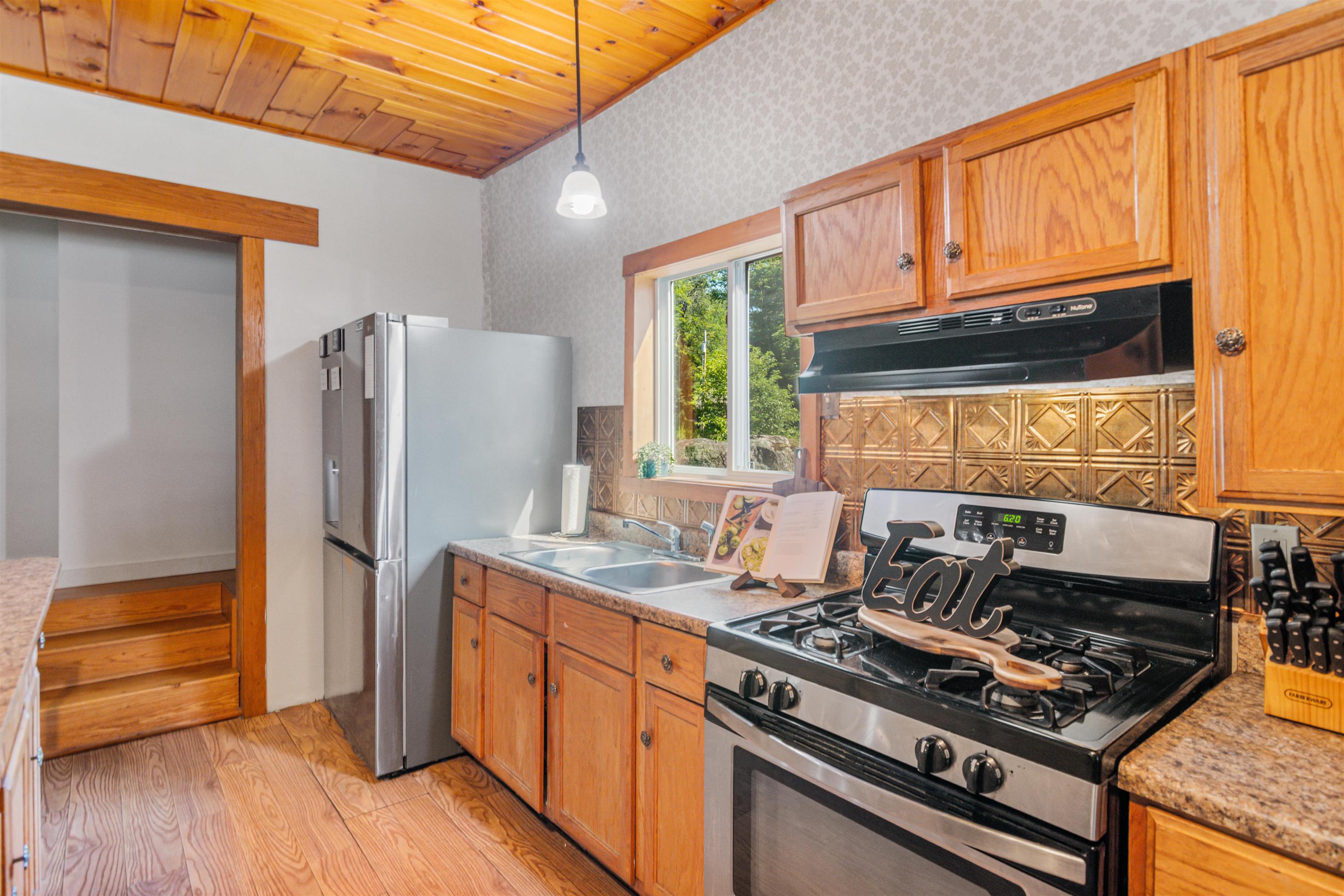 289 Marsh Road Hardwick, VT 05680 - Photo 17 of 37