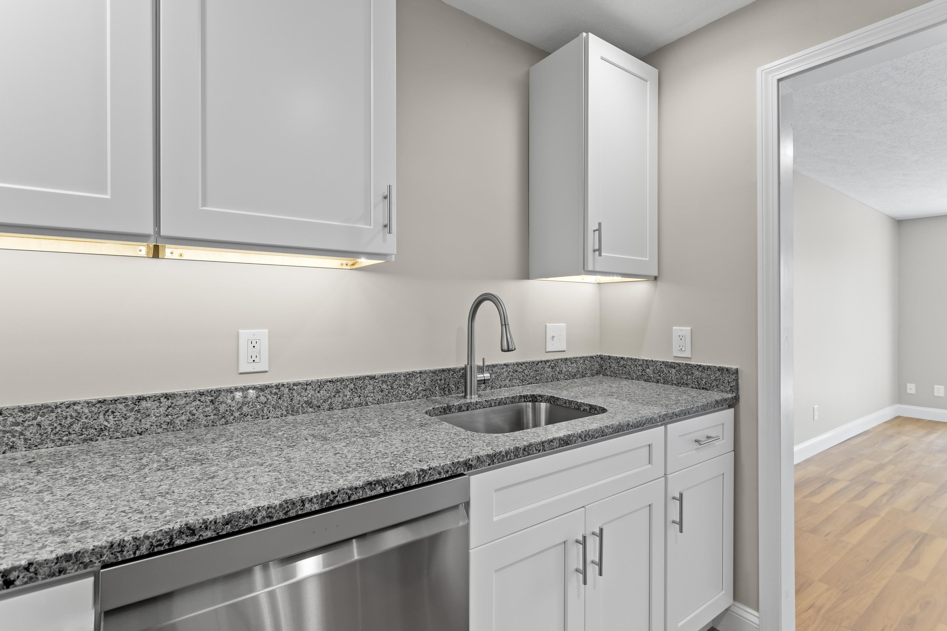 379 Huse Road, Unit 34 Manchester, NH 03103 - Photo 19 of 31 Gallery Image 19