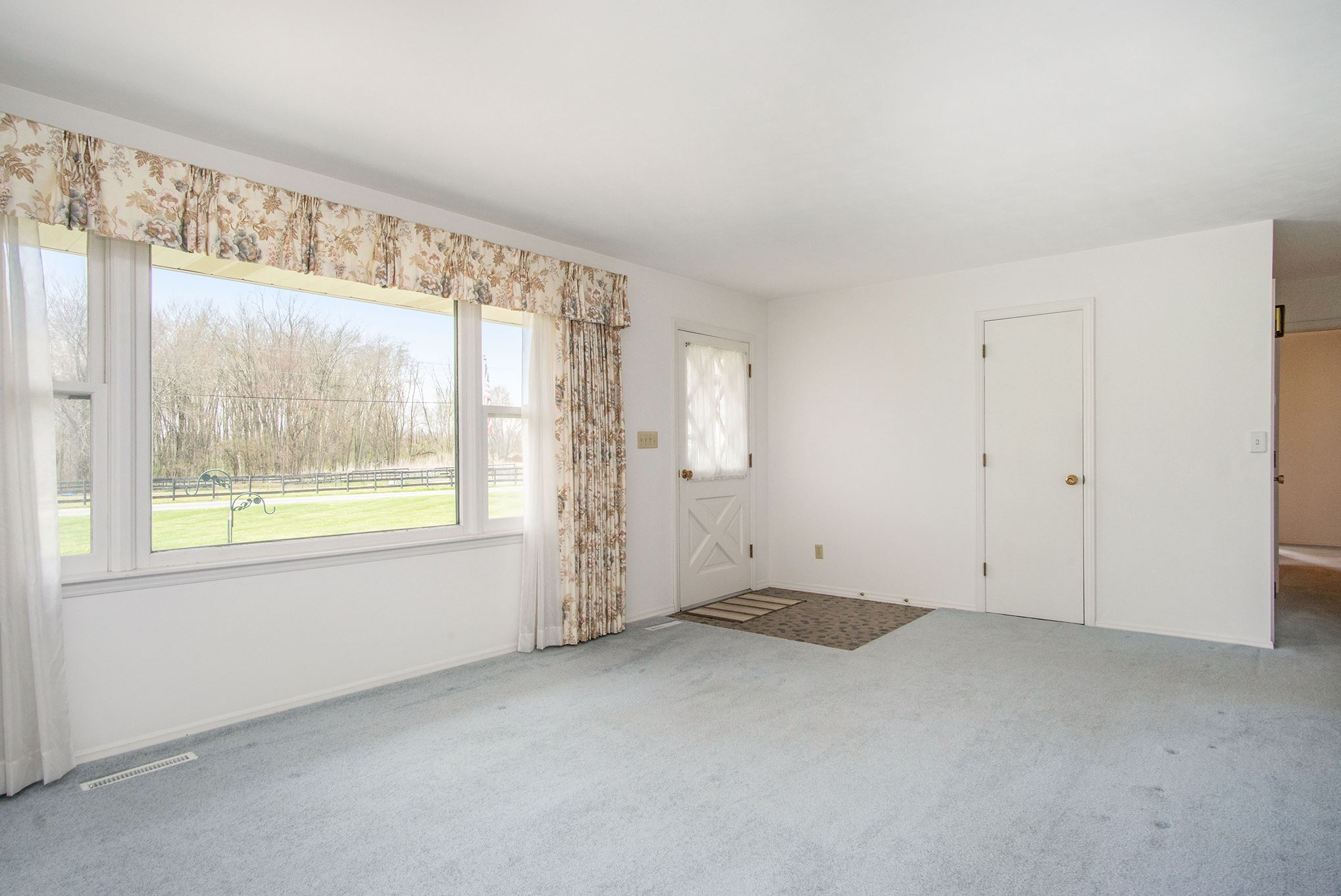 60264 Grass Road Mishawaka, IN 46544 - Photo 4 of 35