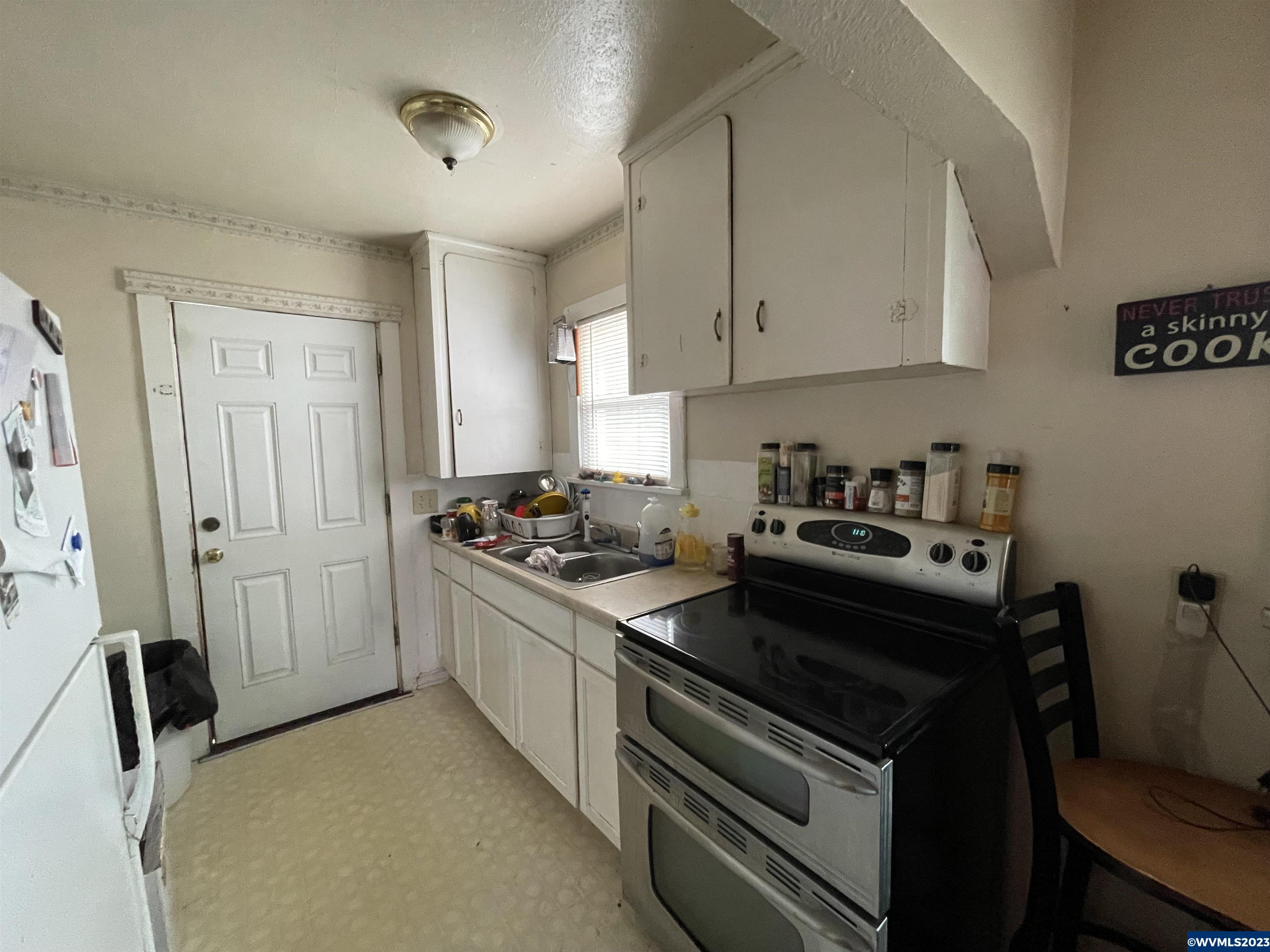 91 West Elmore Street Lebanon, OR 97355 - Photo 11 of 15