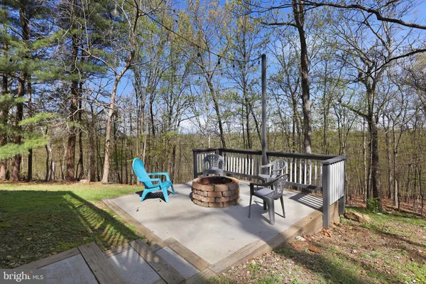 a picture of a room with a floor plan