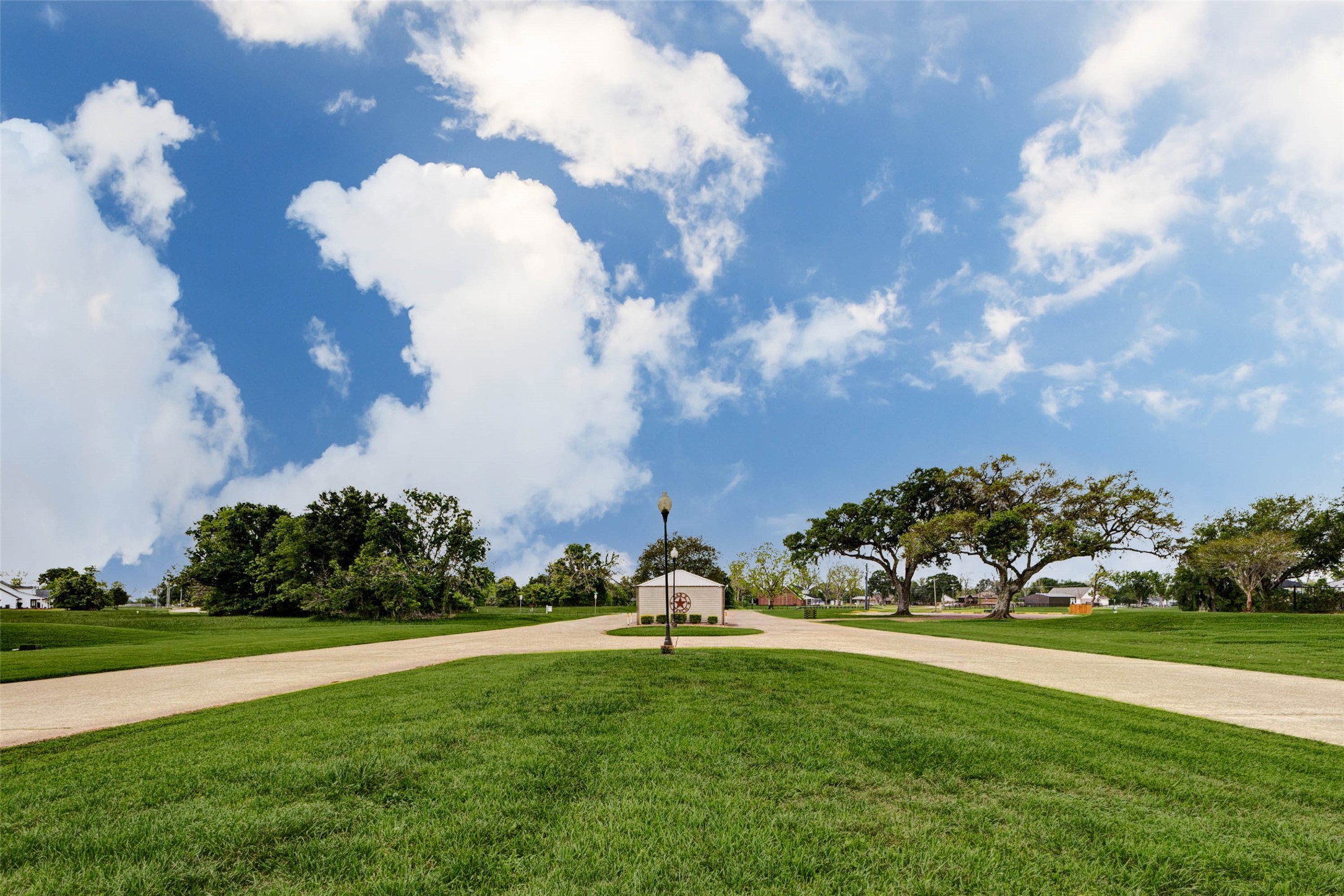 913 Buffalo Trail Angleton, TX 77515 - Photo 13 of 17 a house view with sitting space and garden