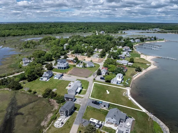 a picture of a lake view