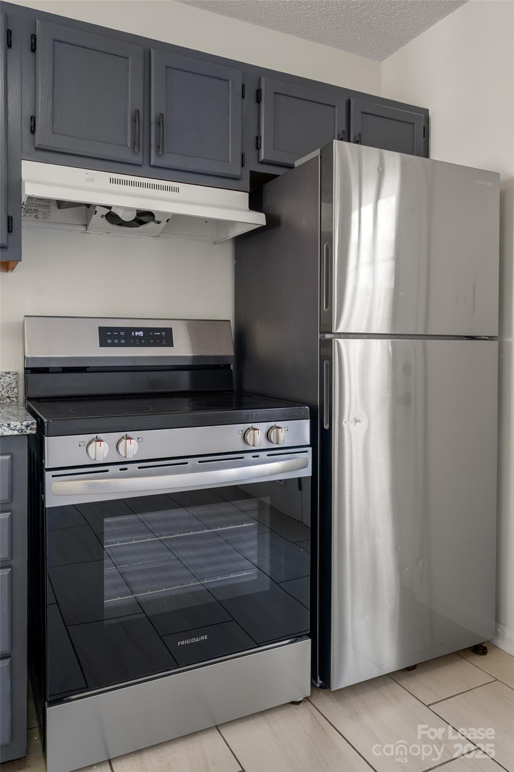 608 Bethpage Road Kannapolis, NC 28081 - Photo 16 of 37 a stove top oven sitting inside of a kitchen