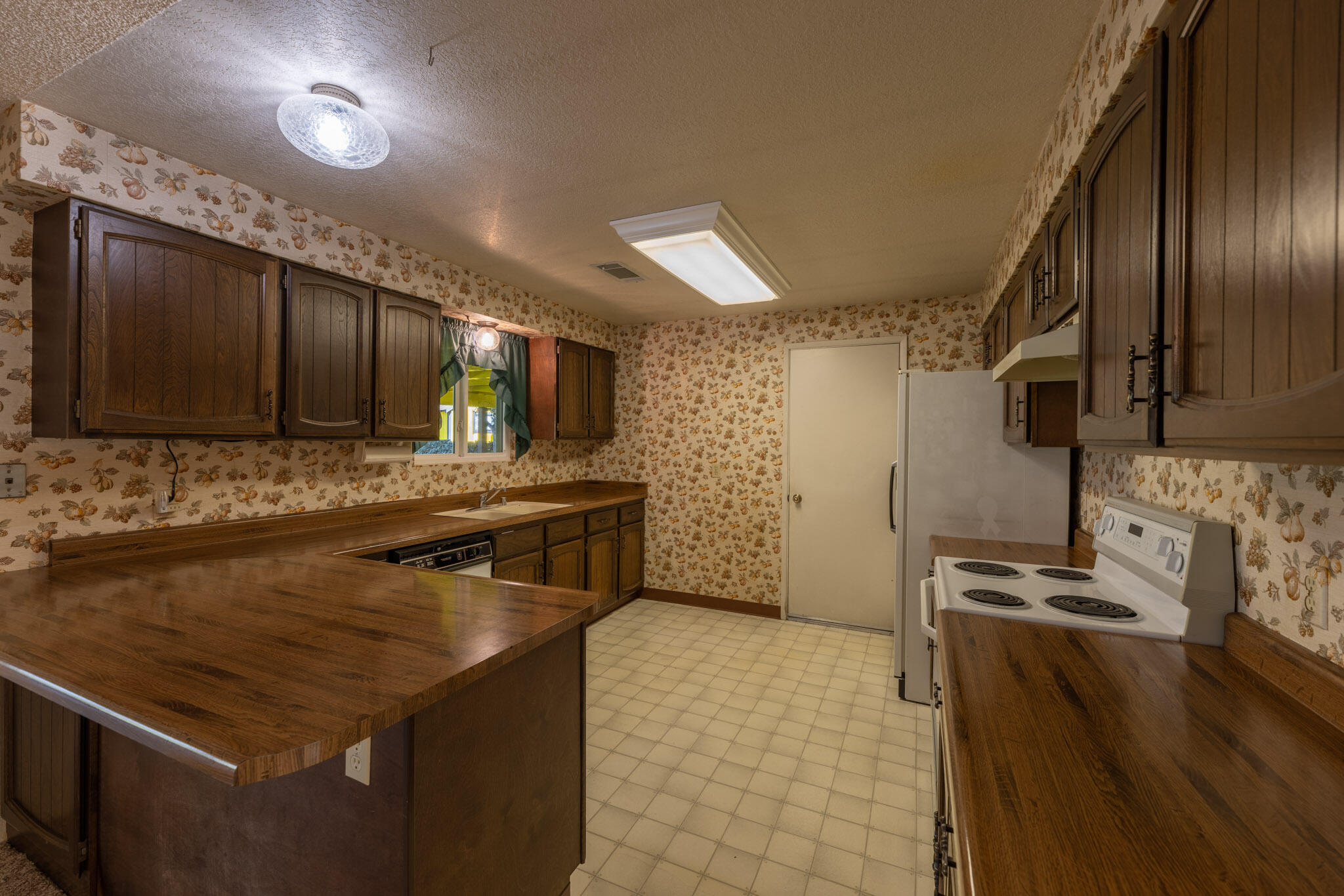 5734 East Bonnyview Road Redding, CA 96001 - Photo 6 of 17 FE5A3701-HDR