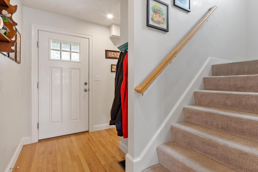 1208 Hazelwood Way Clinton, MA 01510 - Photo 4 of 25