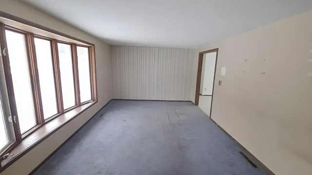 $153,000 | 118 East Monroe Avenue, Barron, WI 54812