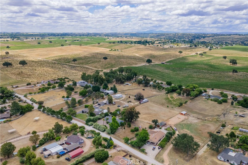 6825 Chardonnay Road Paso Robles, CA 93446 - Photo 18 of 18 Chardonnay..a great street