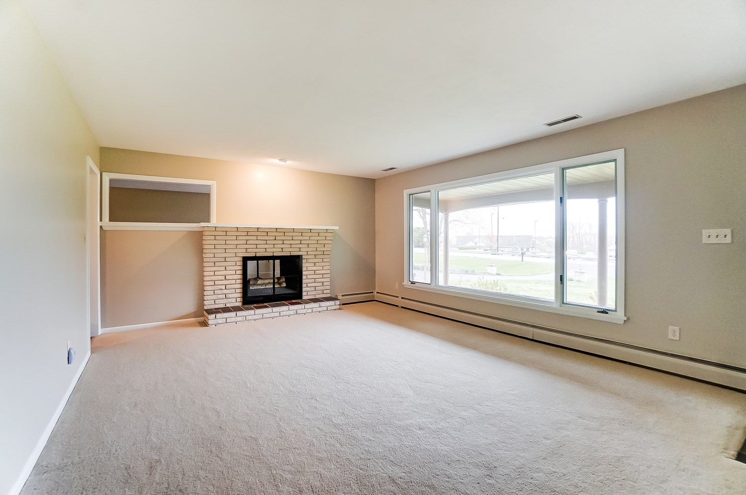 1845 East Springhill Road Warsaw, IN 46580 - Photo 4 of 28 Gallery Image 4
